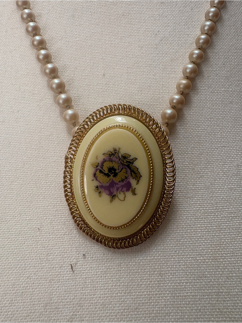 Vintage-Inspired Cream Pearl Necklace with Gold Floral Pendant - Picture 2 of 8